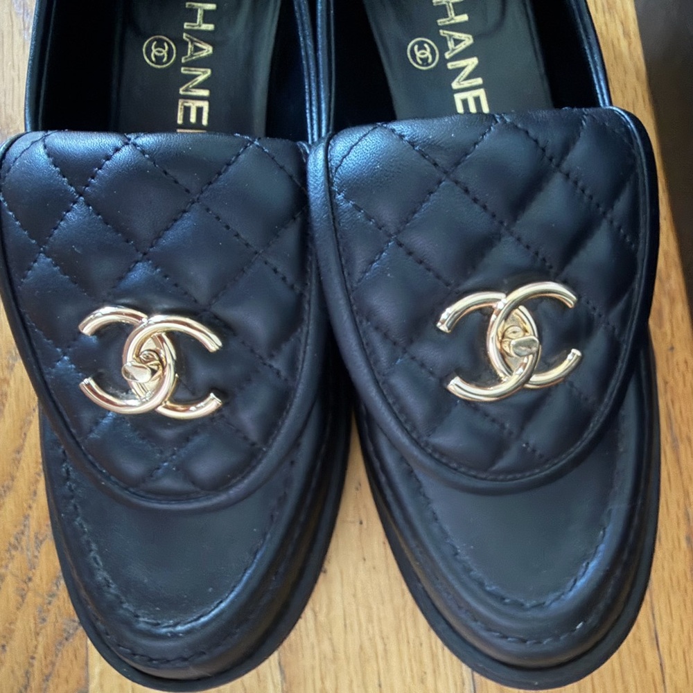 CHANEL Black Quilted turnlock Leather Loafers with Gold CC Hardware - Picture 8 of 10